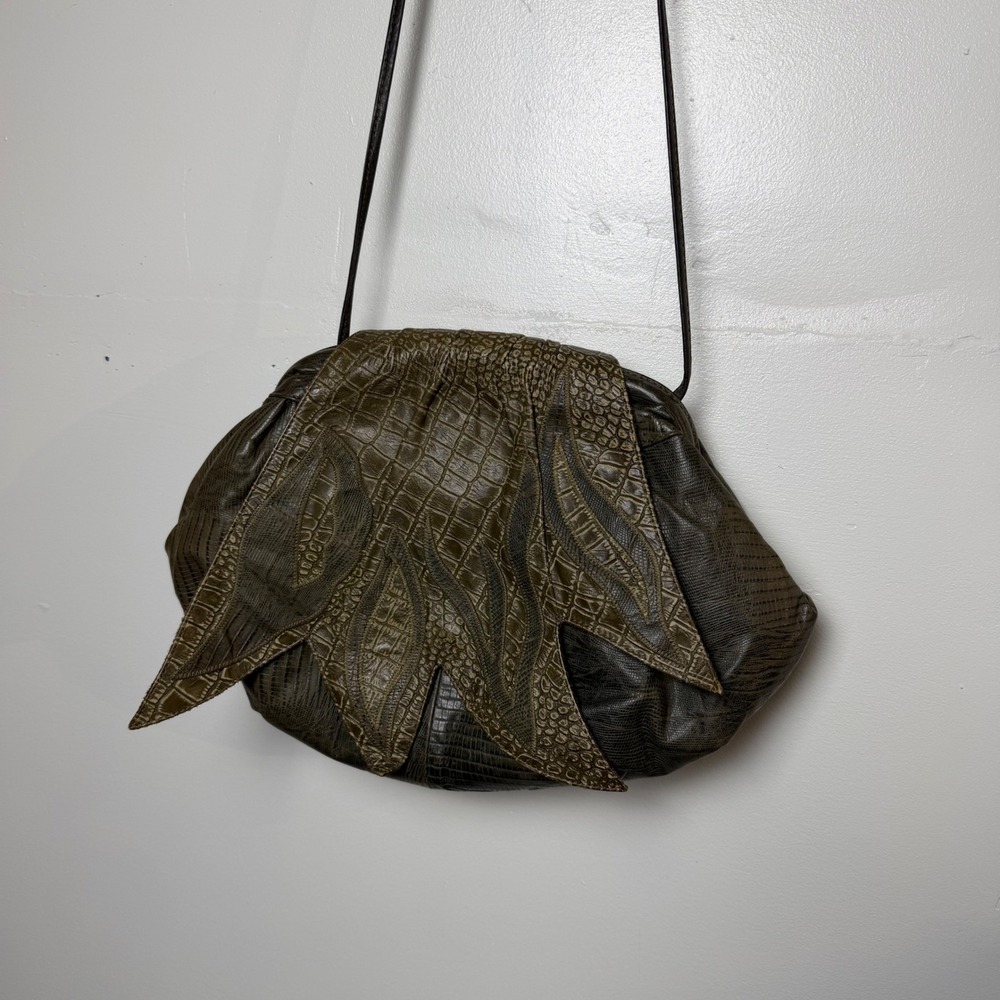 Vintage 90s Green Monstera Garden Leaf Flap Crossbody purse w long skinny handle - Picture 3 of 9